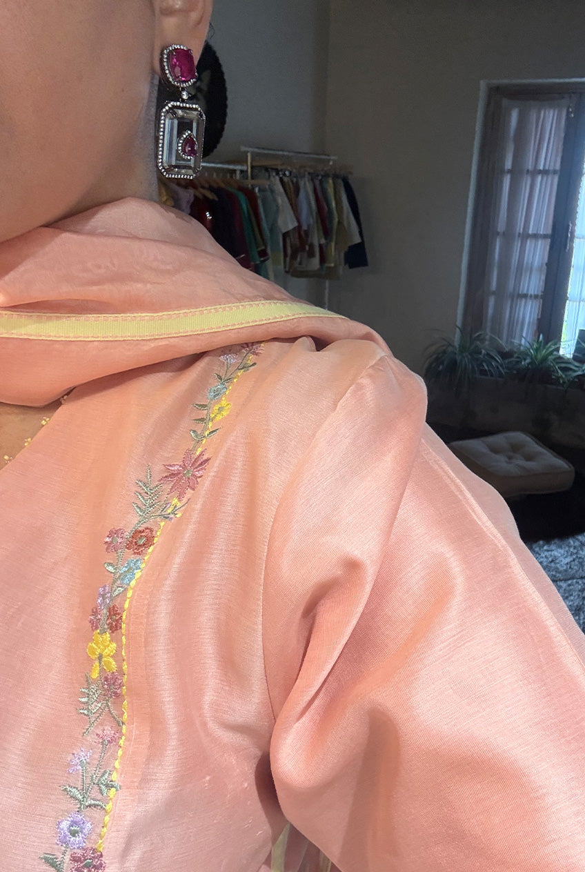 The Side Embroidery kurta sets -Peach