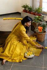Load image into Gallery viewer, Gherewala Kurta set- Citrine Yellow
