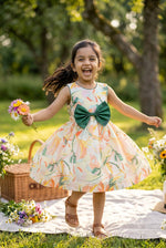 Load image into Gallery viewer, Heart cut out tropical
