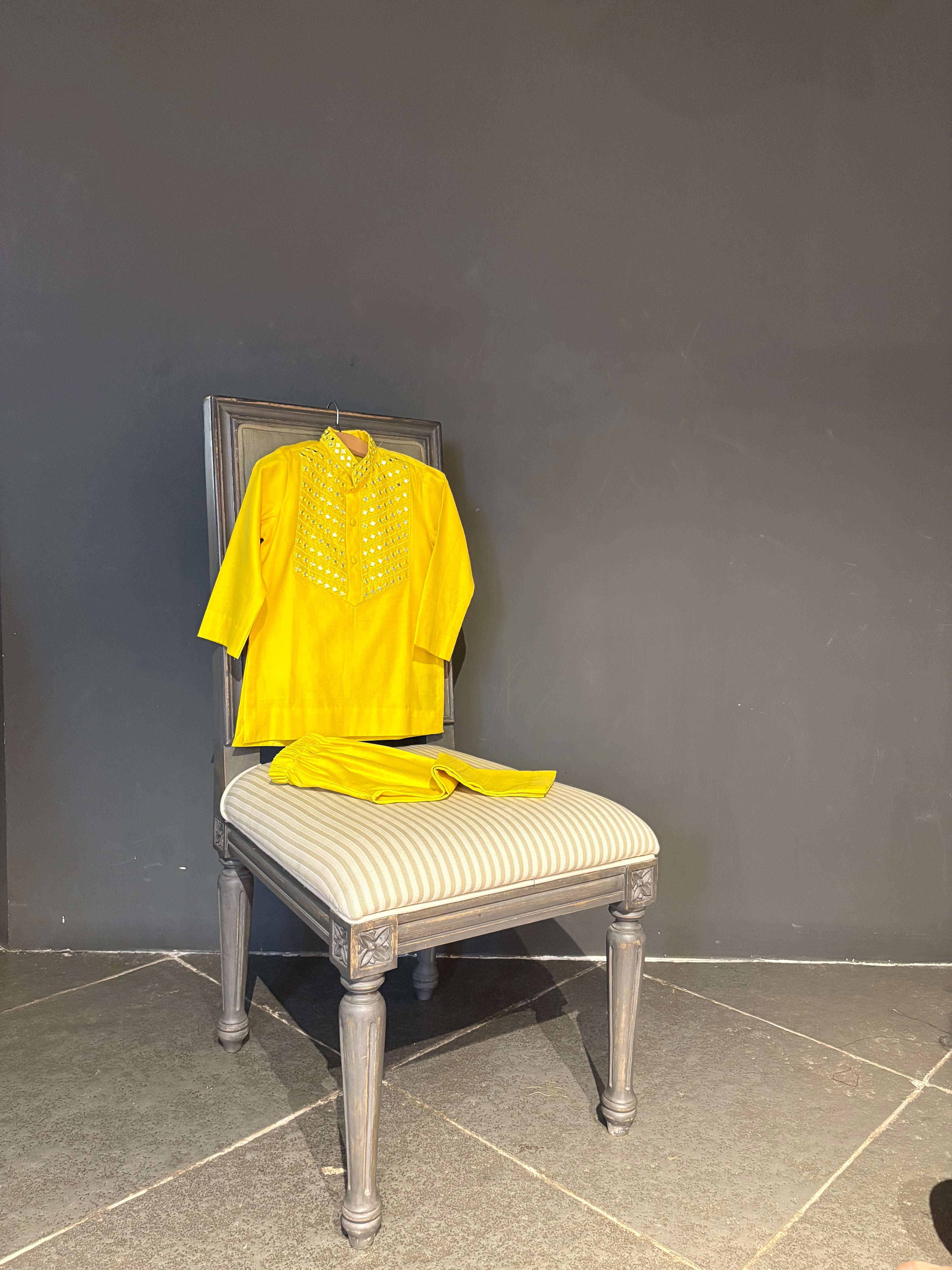 Sheeshe wala kurta set- Peela