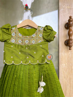 Load image into Gallery viewer, Pattu Lehenga- Kaccha Aam
