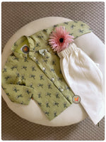 Load image into Gallery viewer, Small Flower Motif Kurta set
