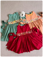Load image into Gallery viewer, English Flower Garden Dress- Musk
